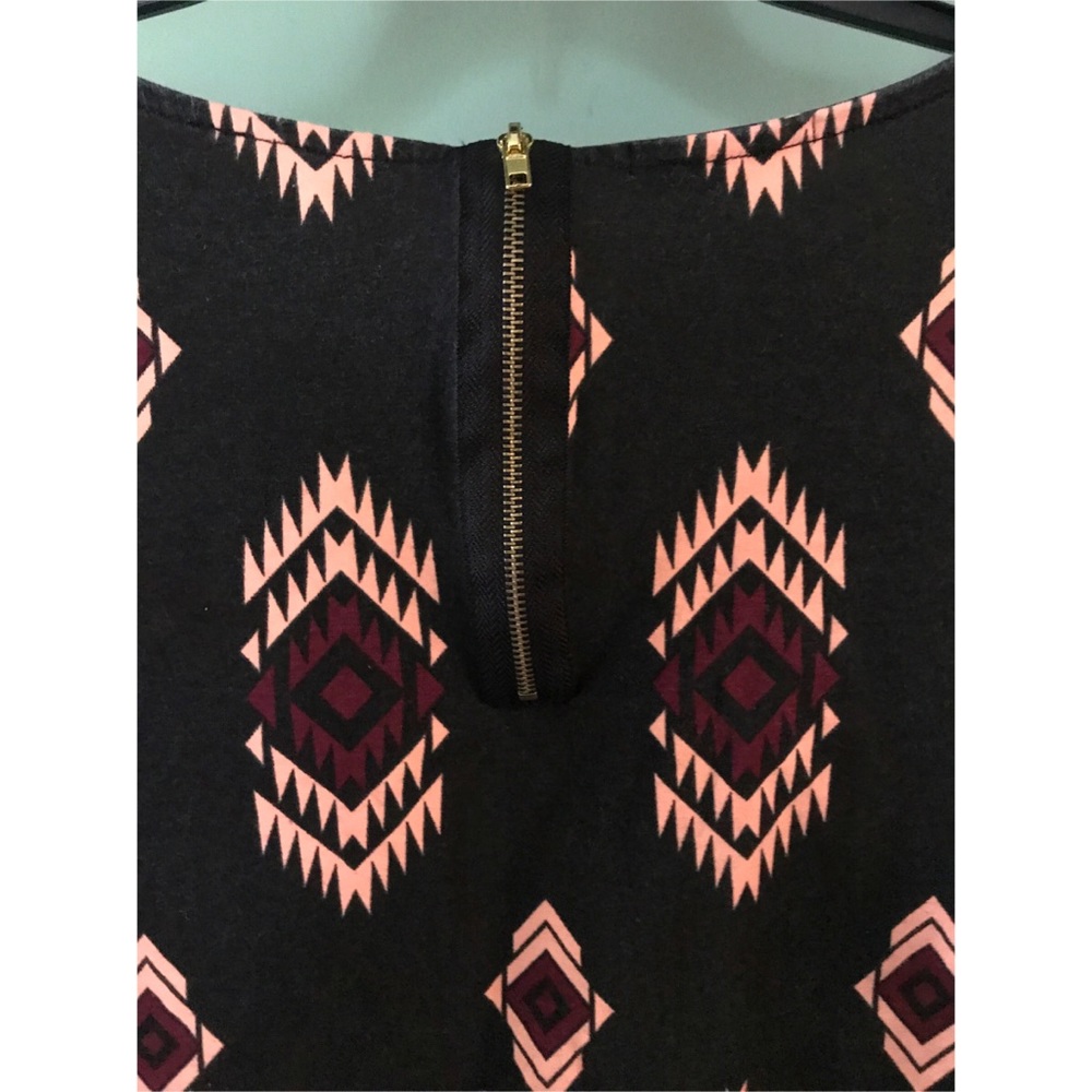 Geometric Print Crop Top - Picture 4 of 7